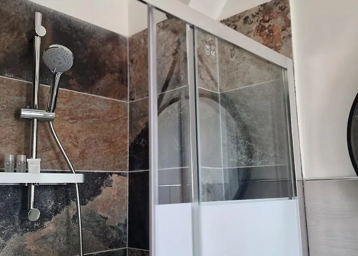 B-rooms בית הארחה 3*