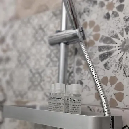 B-rooms Πανσιόν 3*